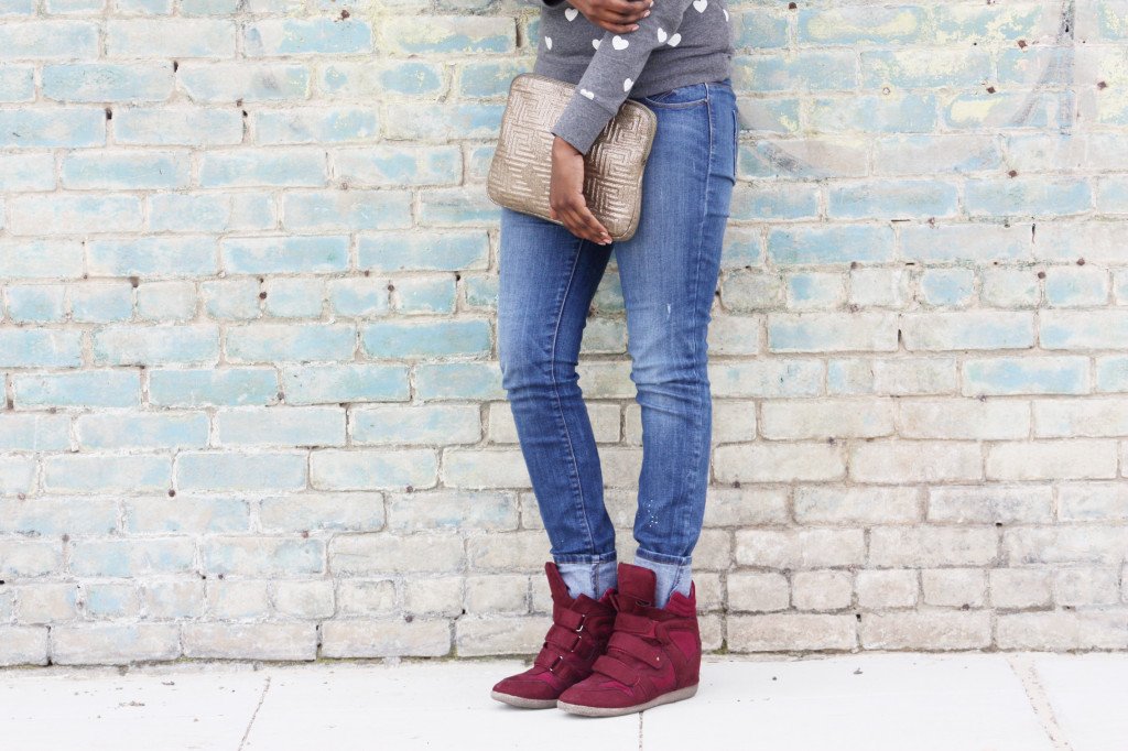 Tasha in Target Crewneck Sweatshirt, Zara Jeans, Kahsha Sneaker Wedges, Murval Clutch. #boxbraids #bizblogger #smallbiz #killeen