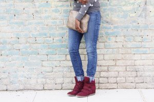 Tasha in Target Crewneck Sweatshirt, Zara Jeans, Kahsha Sneaker Wedges, Murval Clutch. #boxbraids #bizblogger #smallbiz #killeen